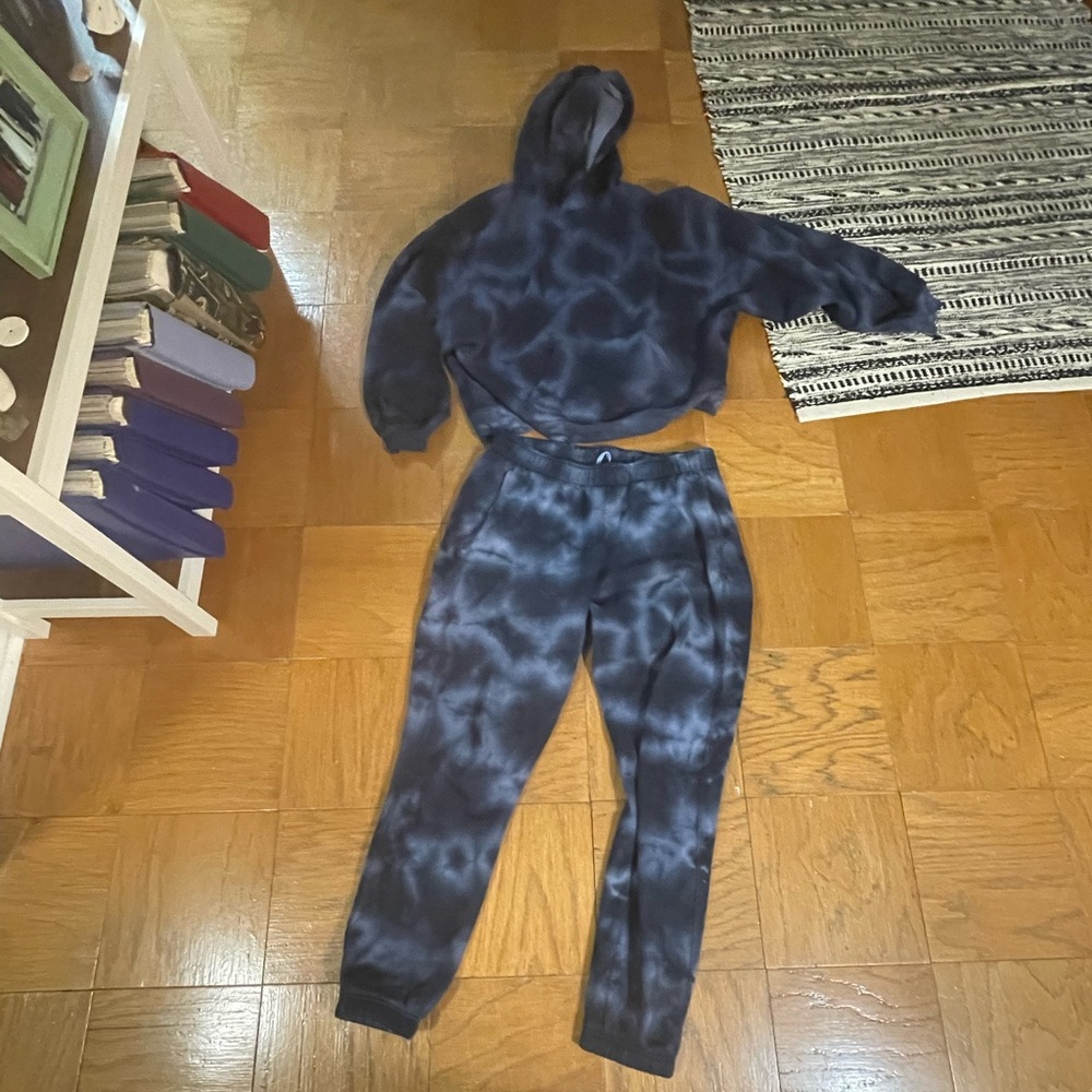 Blue tie dye matching set.